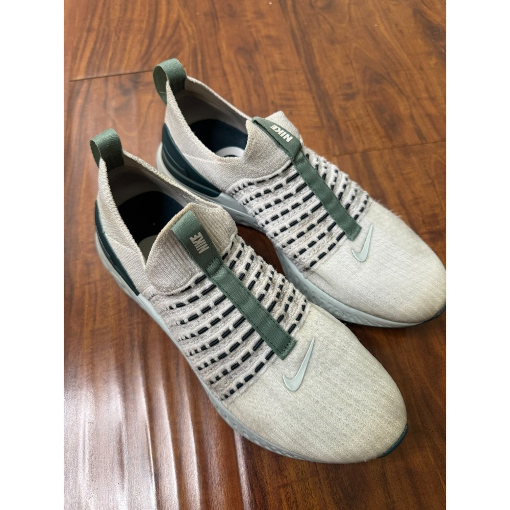Nike React Phantom Run Flyknit 2 Platinum Womens SZ 9 Dark Teal Green D06698-001